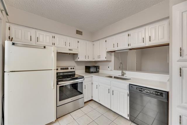 Building Photo - 333 Melrose Dr