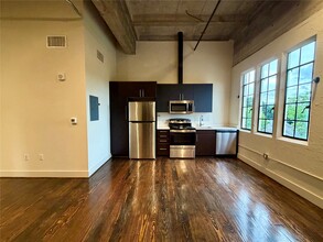 Building Photo - 4411 Dallas St