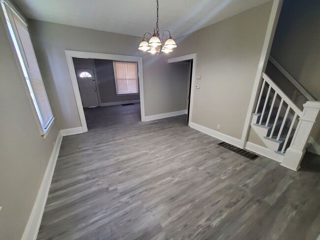 Building Photo - Three-bedroom 2 Full Bath Single-Family Ho...