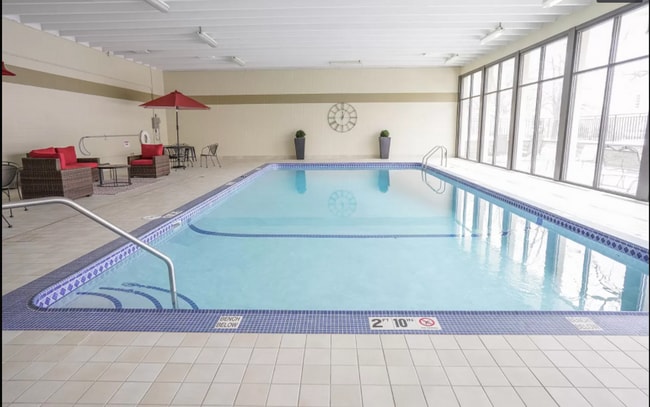 Building Photo - 3 Bed | 2 Bath | Downtown Condo | Garage Parking Included