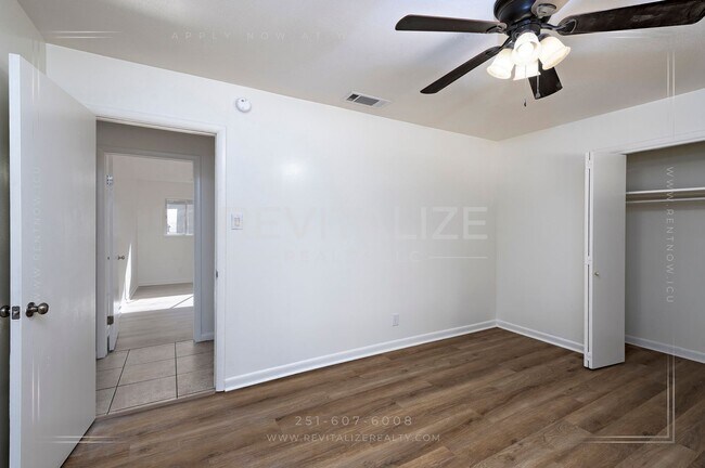 Building Photo - FREE DECEMBER RENT + HALF-DEPOSIT SPECIAL! Spacious 4-Bed 2-Bath Brick Home in West Mobile