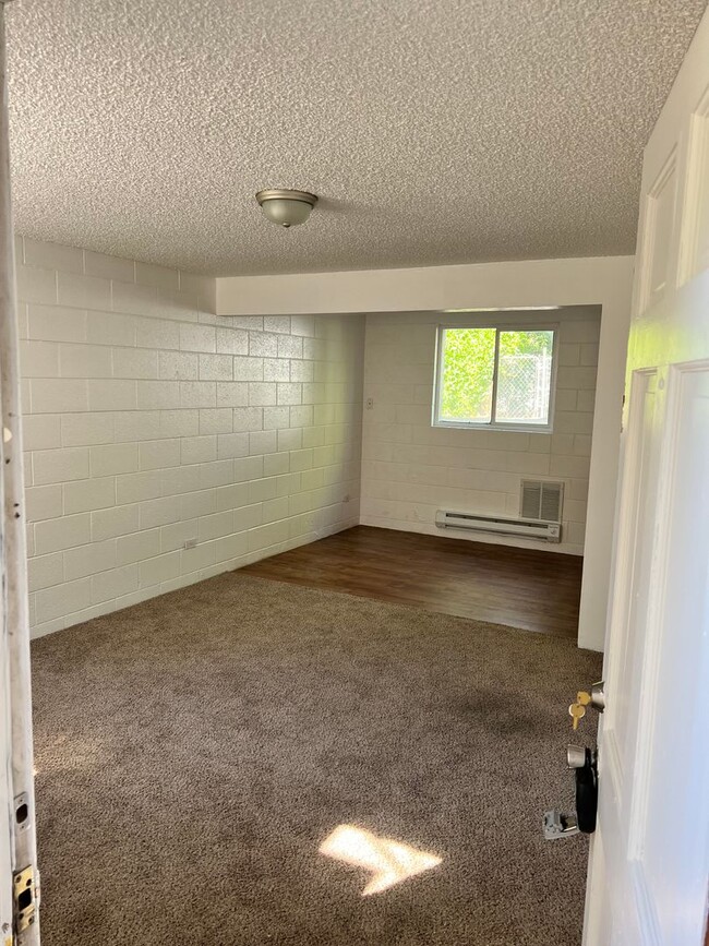 Interior Photo - 838 West Center Street