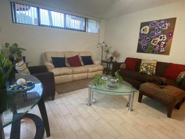 Building Photo - 3652 Victoria Dr