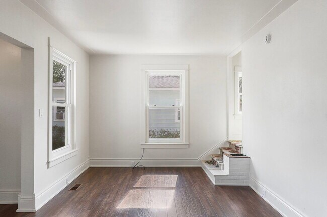 Building Photo - 1190 Lakeview
