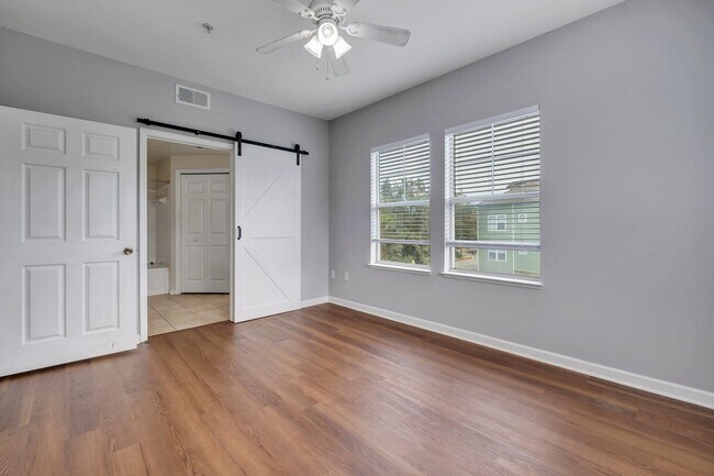 Building Photo - 2801 Chancellorsville Dr