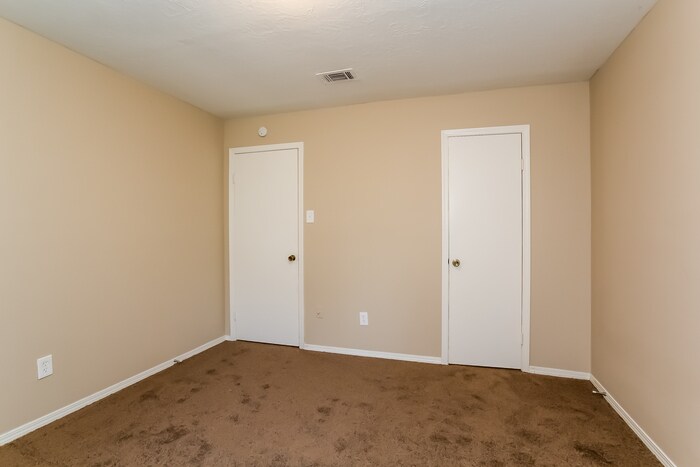 Building Photo - 3327 Sycamore Springs Dr