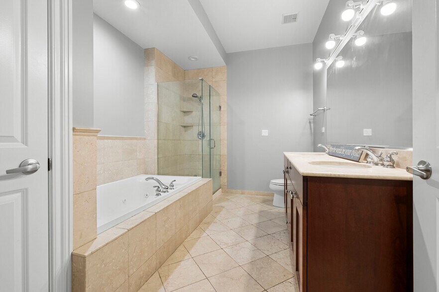 Building Photo - 1355 W Washington Blvd