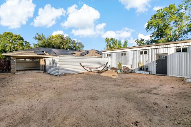 Building Photo - 5923 Moonmist Dr