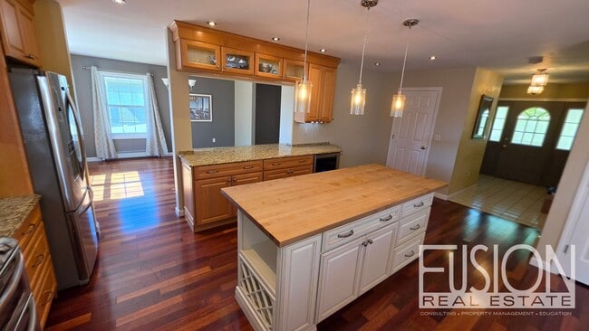 Building Photo - Elegant Four Bedroom Home in Dorset Farms!