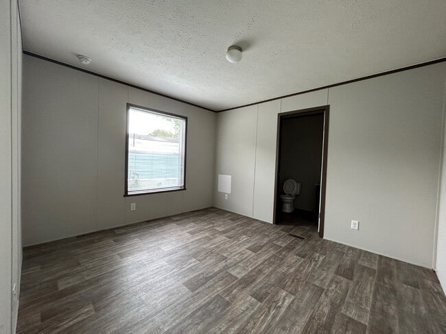 Building Photo - 733 Ascot Cir
