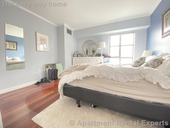 Building Photo - 931 Massachusetts Ave