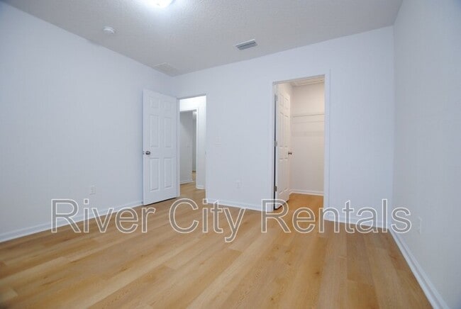 Building Photo - 5749 Silver Sands Cir