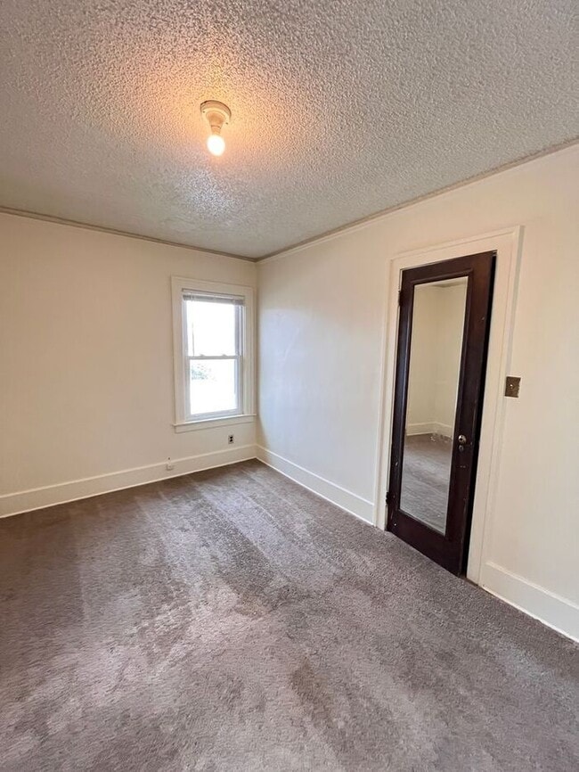 Building Photo - Cozy and Bright 2-Bedroom Duplex with Fire...