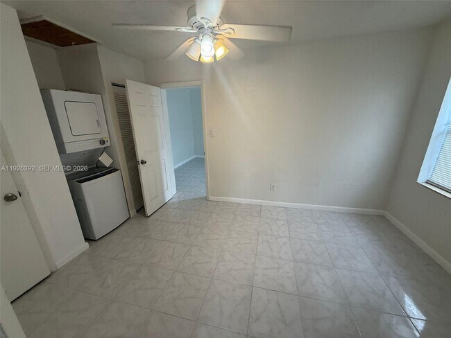 Building Photo - 815 Foster Rd