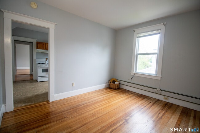 Building Photo - 88 Riverview Ave