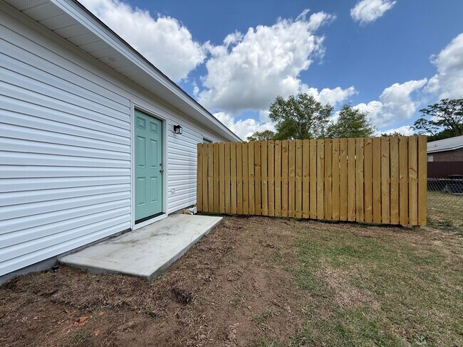 Building Photo - 32 Constitution Ave