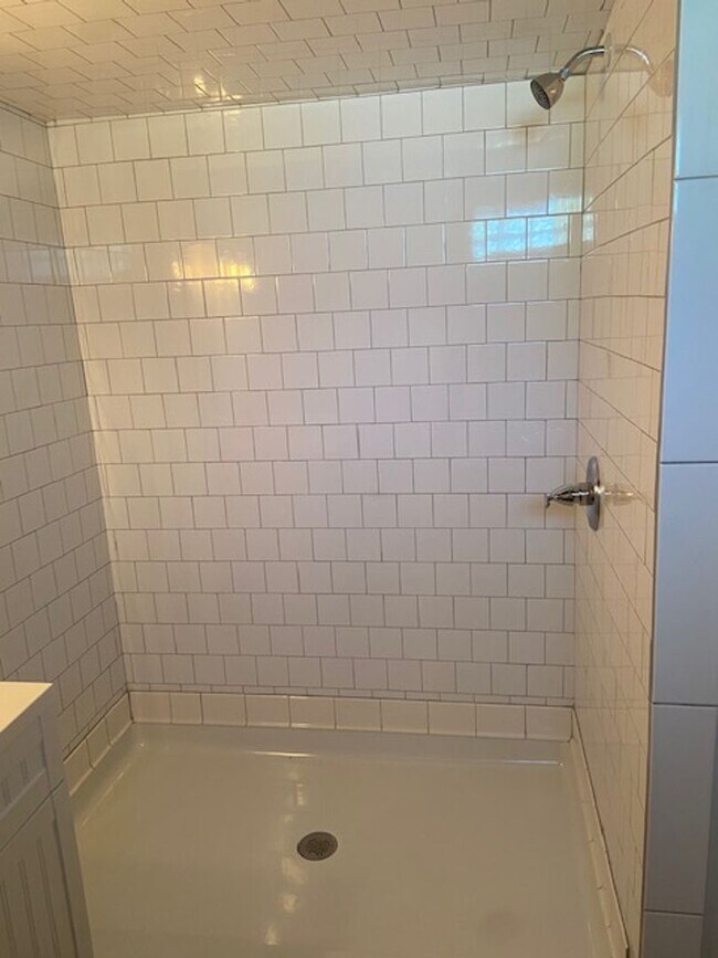 Building Photo - COMING SOON! GORGEOUS 3 BED 2 BATH BUNGALO...