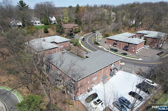 Building Photo - 21-31 Ridge Road Unit D15