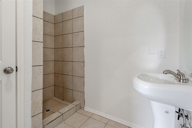 Building Photo - 4713 Virginia Ave