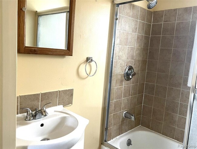 Building Photo - 510 E Hudson Ave