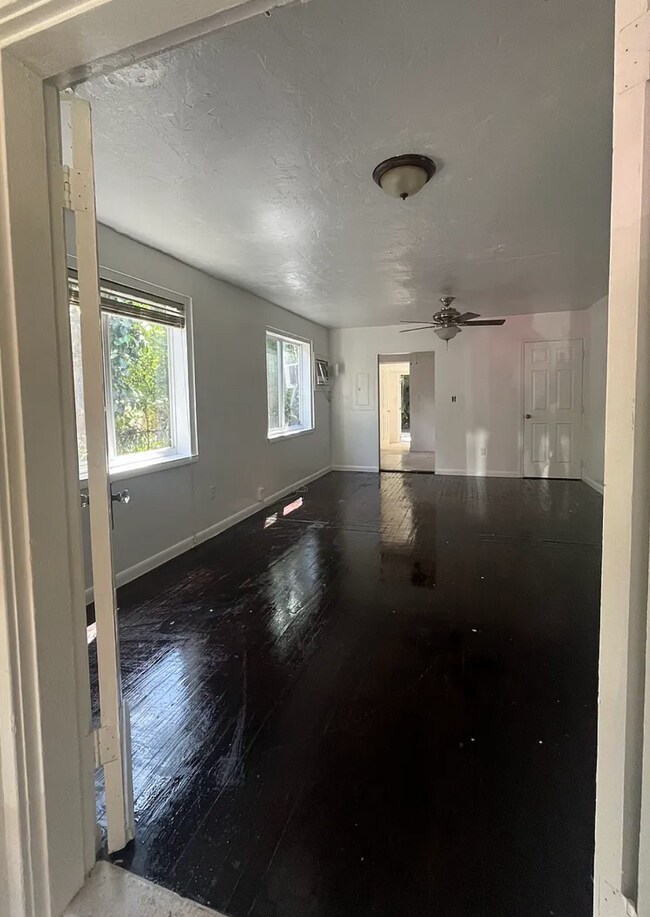 Building Photo - 160 NE 87th St