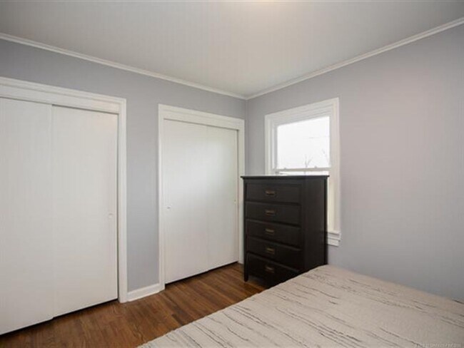 Building Photo - Brookside Bungalow!