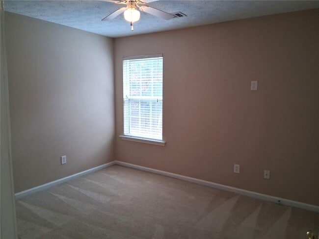 Building Photo - 130 Vinings Dr