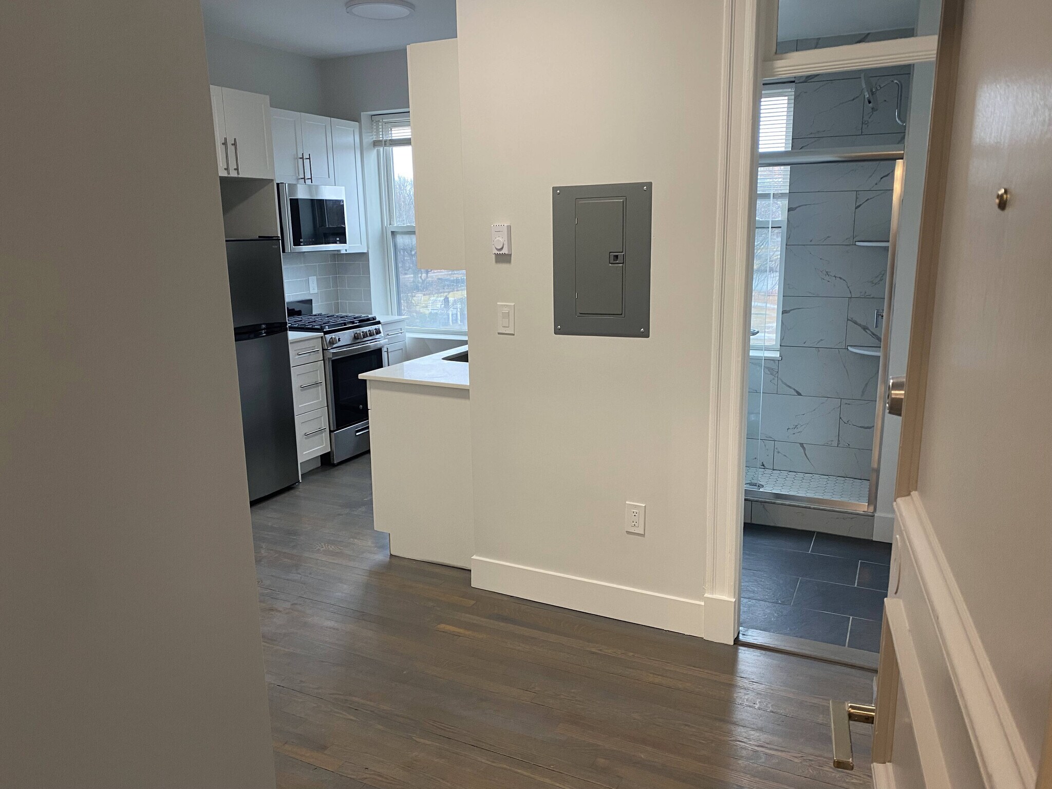 Building Photo - 61 Park Dr