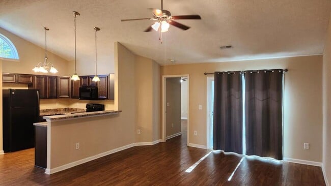 Building Photo - 165 Woodland Pk Lp