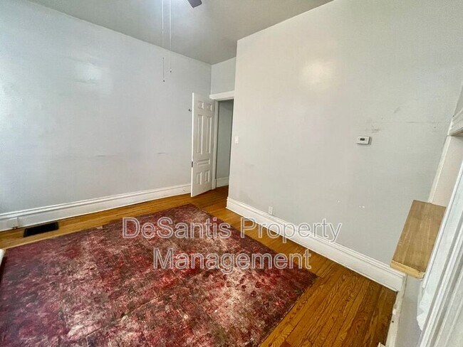 Building Photo - 5498 Hayes St