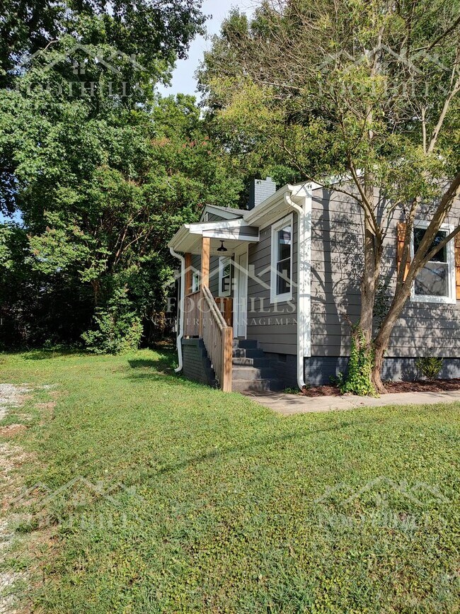 Building Photo - 4-Bedroom House off N Main St