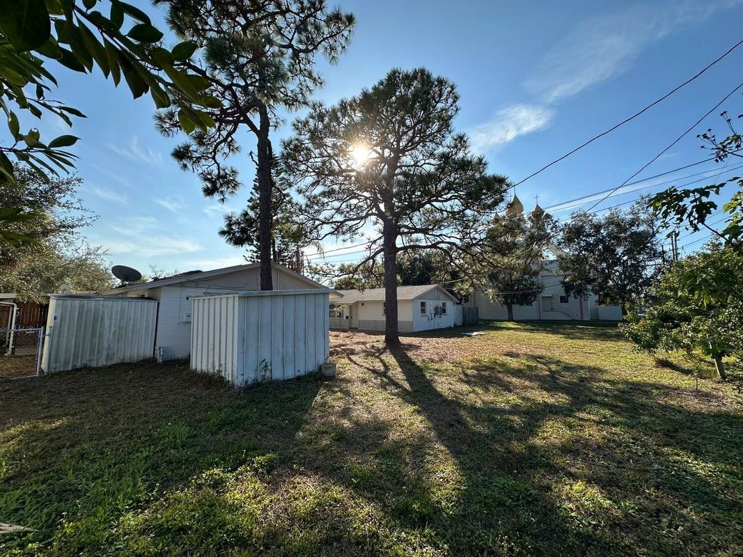 Building Photo - 445 90th Ave N