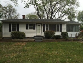 Building Photo - One Level House off Old Forest Road