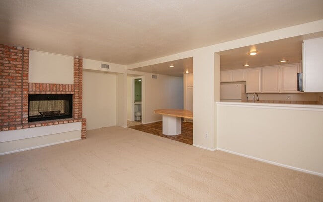 Building Photo - Wonderful 3BR/2.5BA La Costa Home!!!