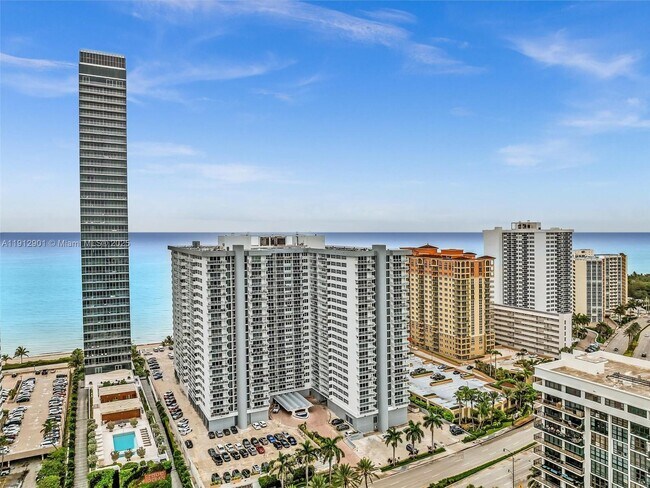 Building Photo - 2030 S Ocean Dr