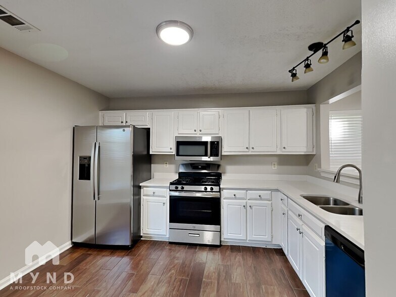 Building Photo - 206 Brandon Ridge Cir