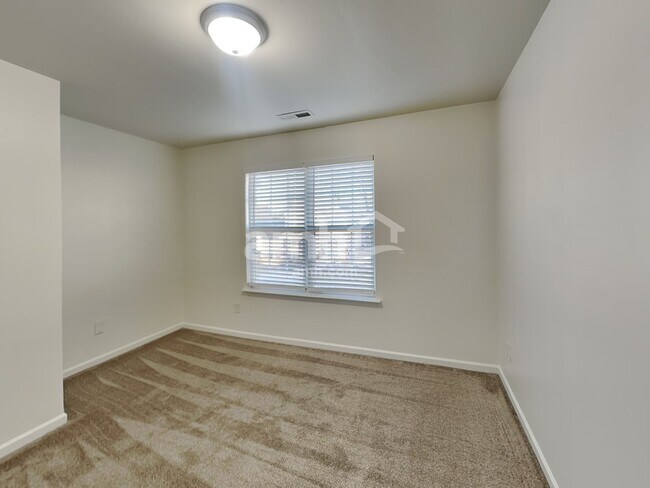 Building Photo - 4437 Esmeralda Dr