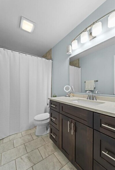 Building Photo - 5719 Highland Way