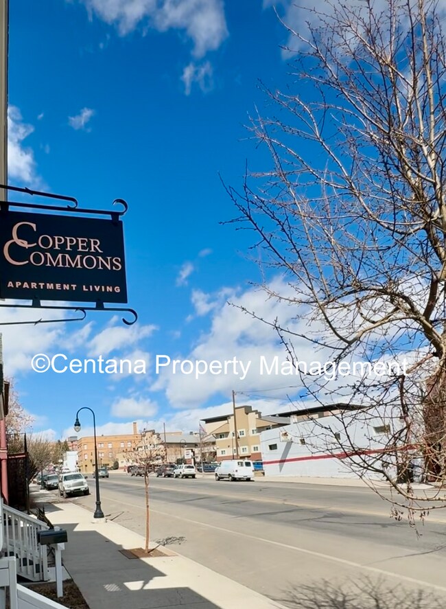 Building Photo - 661 S Main St