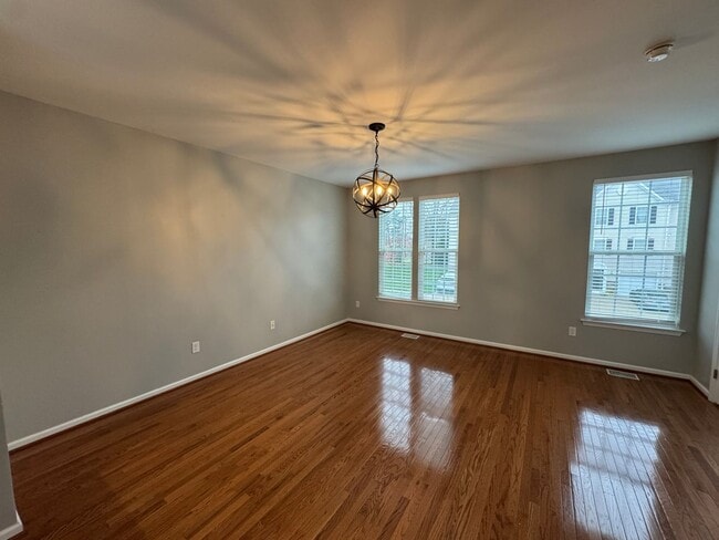 Building Photo - 1720 SF Townhome - 3 BR/1.5 BA in Vineland - Kings Crossing!