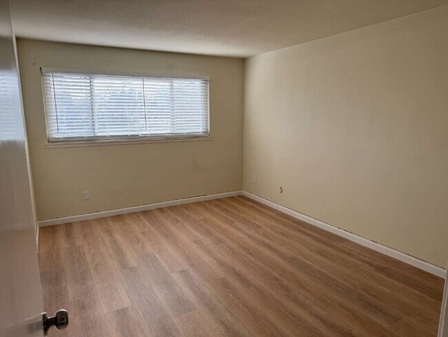 Building Photo - Spacious Blossom Valley Home