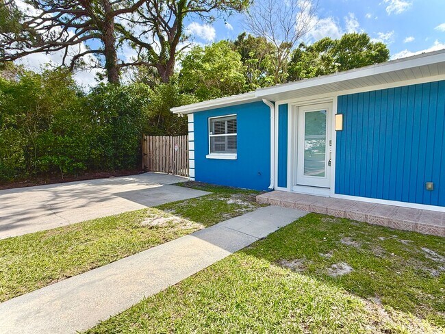 Building Photo - 1835 42nd Ave