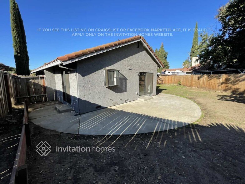 Building Photo - 2241 Pinenut Ct