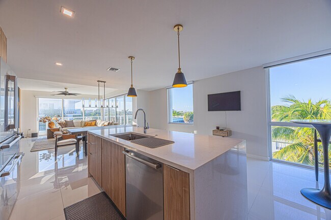 Building Photo - 117 Lake Ave