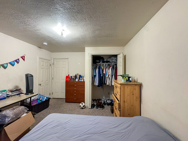Building Photo - 565 N 300 E
