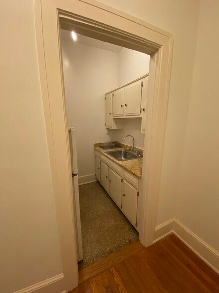 Building Photo - 3039 Macomb St NW