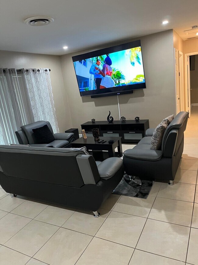 Building Photo - 7530 Miramar Pky