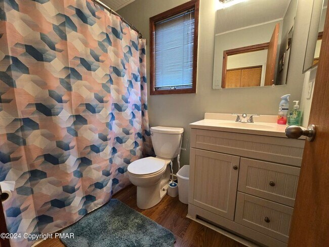 Building Photo - Beautiful townhouse across from Shawnee Mountain Ski Area