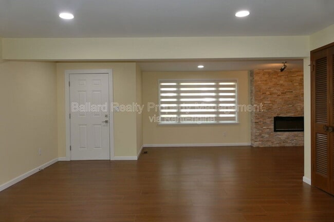 Building Photo - 2127 N 160th St