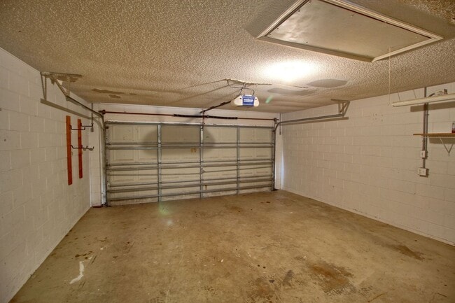 Building Photo - 1057 Kelsey Ave